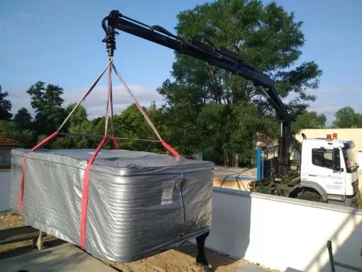 Livraison d'un SPA à RIORGES, Renaison, PLASSE ENERGIES